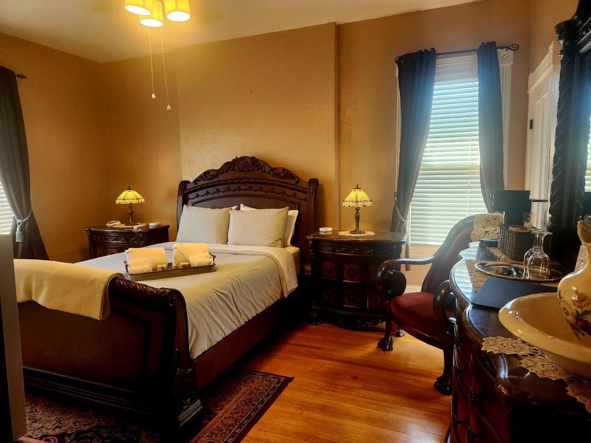 Downen House Bed & Breakfast Пуэбло Экстерьер фото