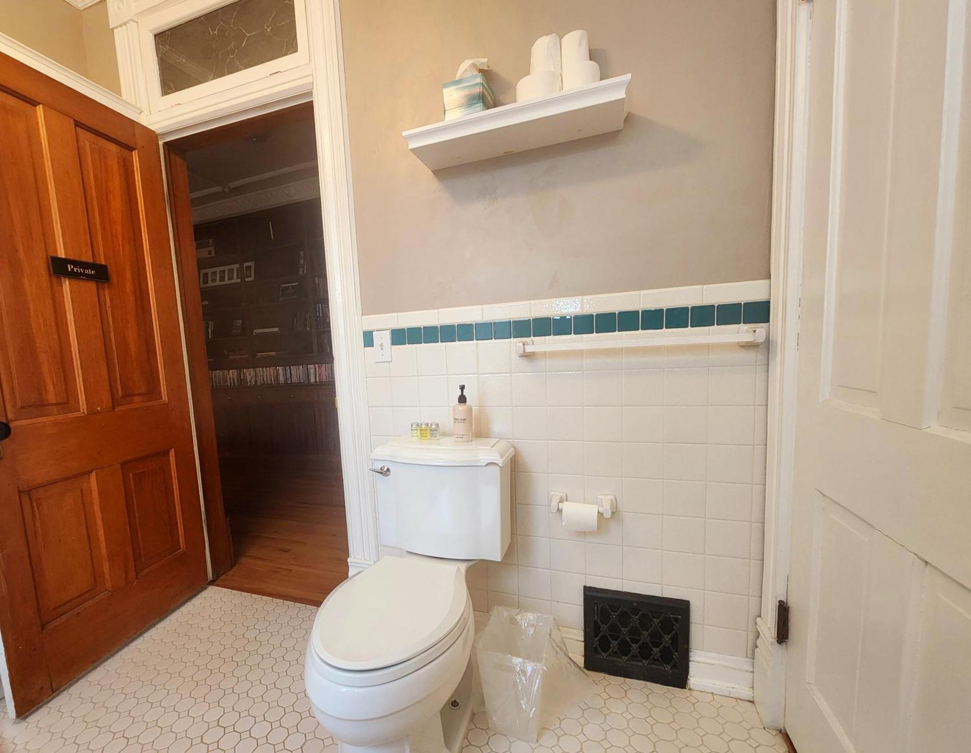 Downen House Bed & Breakfast Пуэбло Номер фото